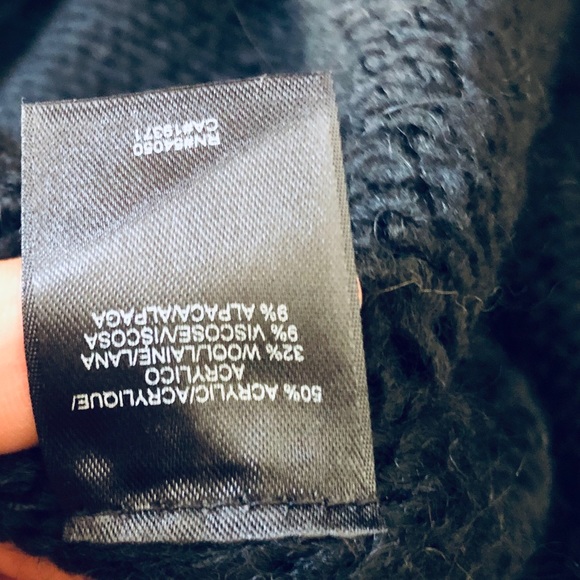 Robbi & Nikki Cropped Black Knit Shawl/Sweater - Picture 8 of 8